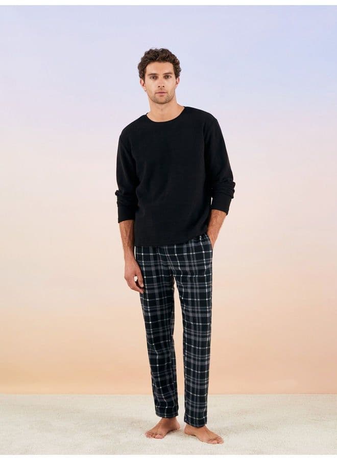 Standard Pattern Plaid Fleece Men's Pajamas Set image - FreshCart