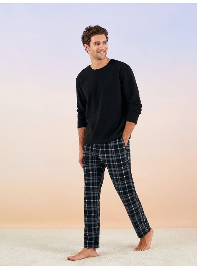 Standard Pattern Plaid Fleece Men's Pajamas Set image - FreshCart